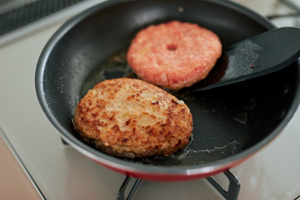 「うま味」たっぷりジューシーハンバーグの作り方_4_1