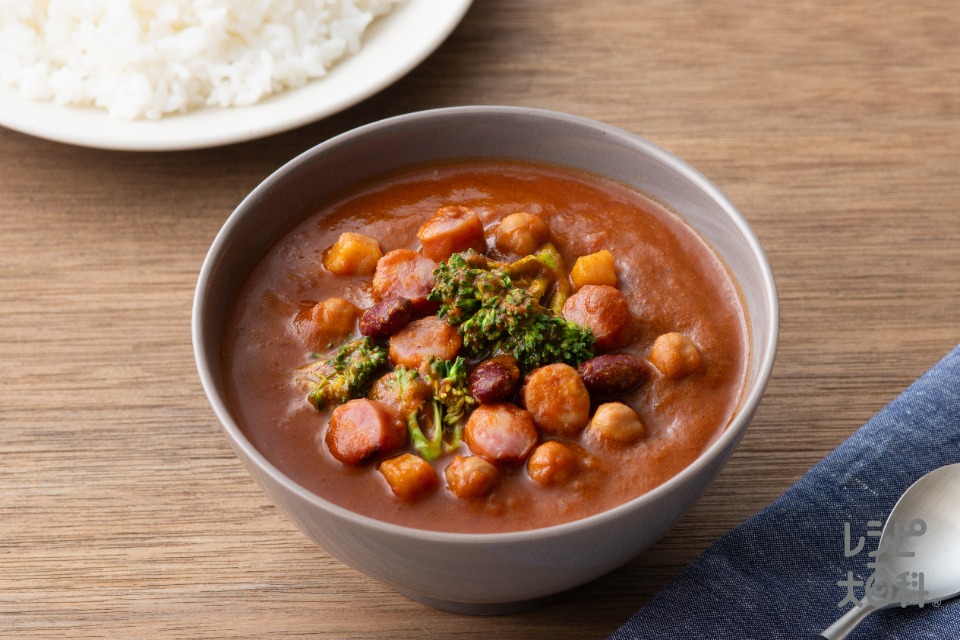 ブロッコリーとソーセージのトマト豆カレー