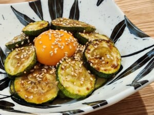 生でもおいしい！ズッキーニの魅力を青髪のテツさんに聞きました