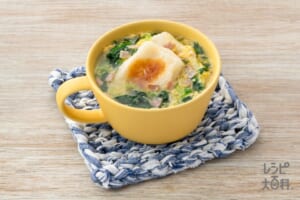 餅入り　ほうれん草とベーコンのスープ