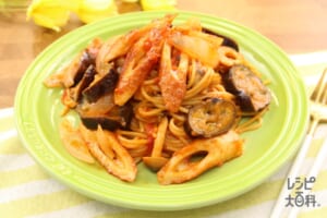 ちくわとなすのトマトソースパスタ