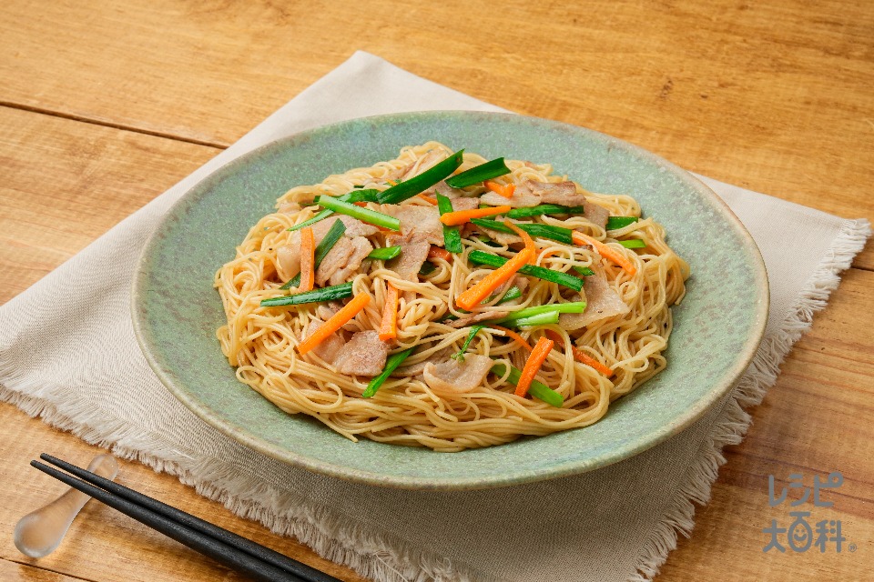 焼きそうめん(そうめん+豚バラ薄切り肉を使ったレシピ)