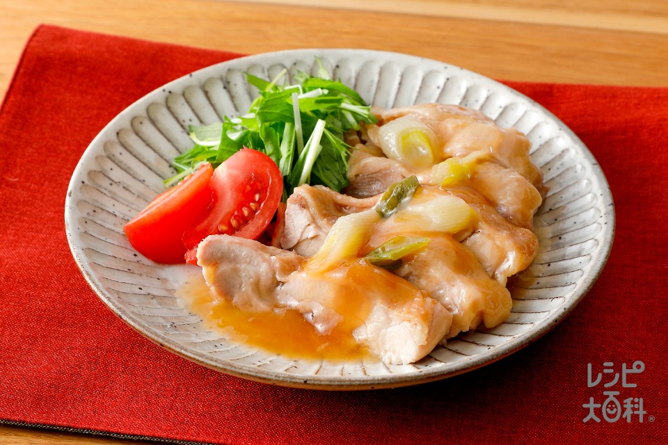 もも肉のしっとり蒸し鶏(鶏もも肉（皮つき）+長ねぎを使ったレシピ)
