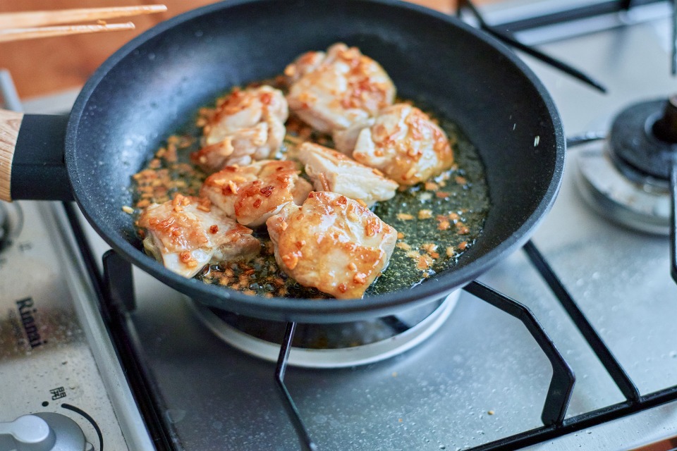 鶏肉とアスパラのだし炊きワンパンパエリアの作り方_2_1