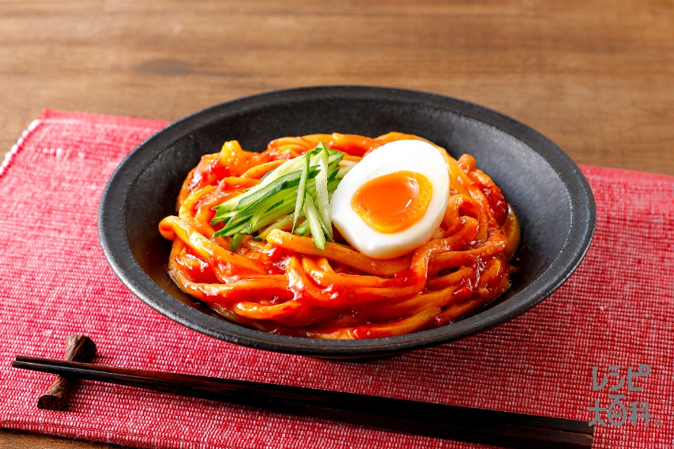 冷やしビビンうどん(冷凍うどん+「Cook Do KOREA！」ビビンバ炒め用を使ったレシピ)