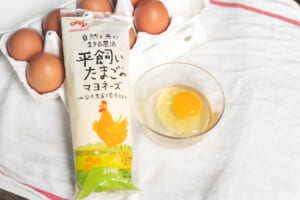 「平飼いたまごのマヨネーズ」の“卵”は何が違う？ 山梨の大自然に囲まれた黒富士農場へ！