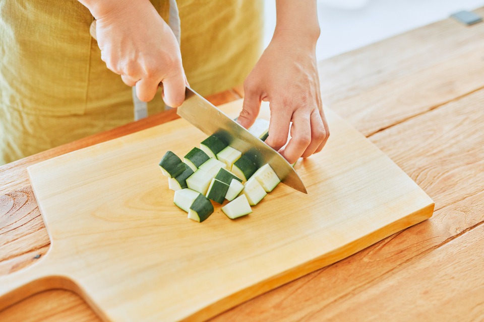 ズッキーニとソーセージのイタリアンオムレツの作り方_0_1