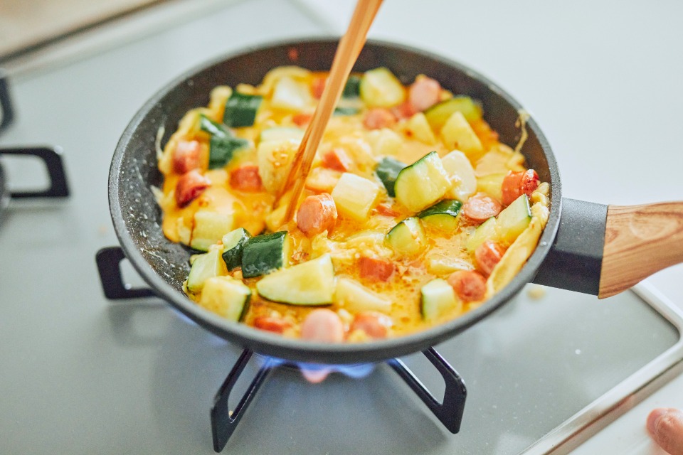 ズッキーニとソーセージのイタリアンオムレツの作り方_4_1