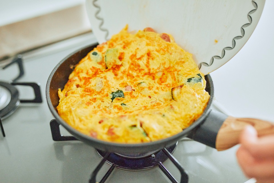 ズッキーニとソーセージのイタリアンオムレツの作り方_4_2