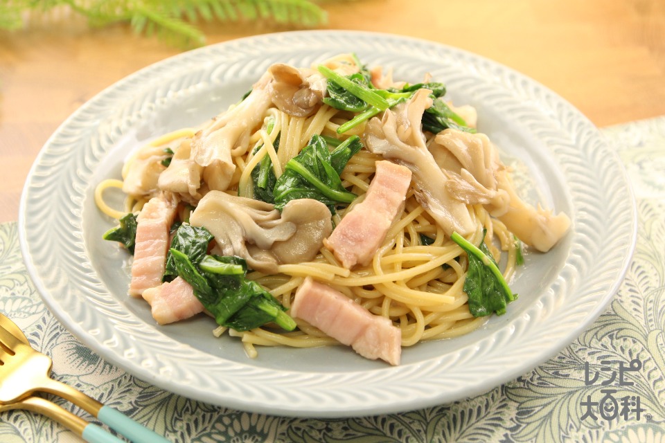 まいたけとほうれん草のクリームパスタ(スパゲッティ+ベーコンスライスを使ったレシピ)
