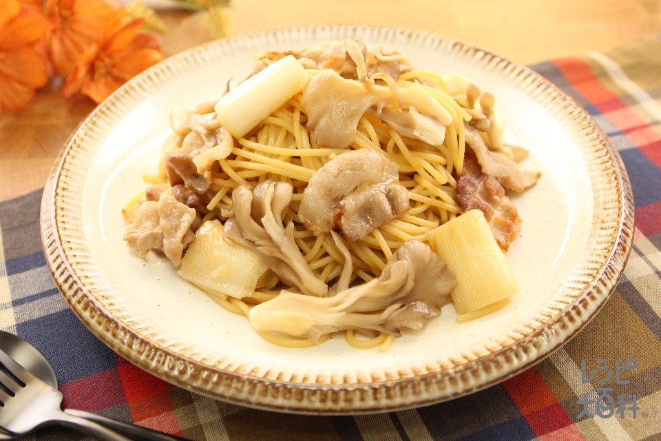 まいたけと豚バラのペペロンチーノ(スパゲッティ+豚バラ薄切り肉を使ったレシピ)