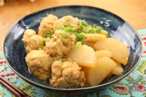 大根とふわふわ肉だんごの煮物