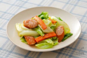 キャベツとソーセージのみそ炒め