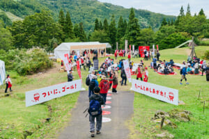入店から「いただきます」まで2.5km？ 1日限定の超巨大食堂で味わう新潟の味覚と絶景