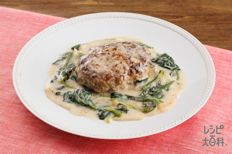 濃厚チーズクリームの煮込みハンバーグ