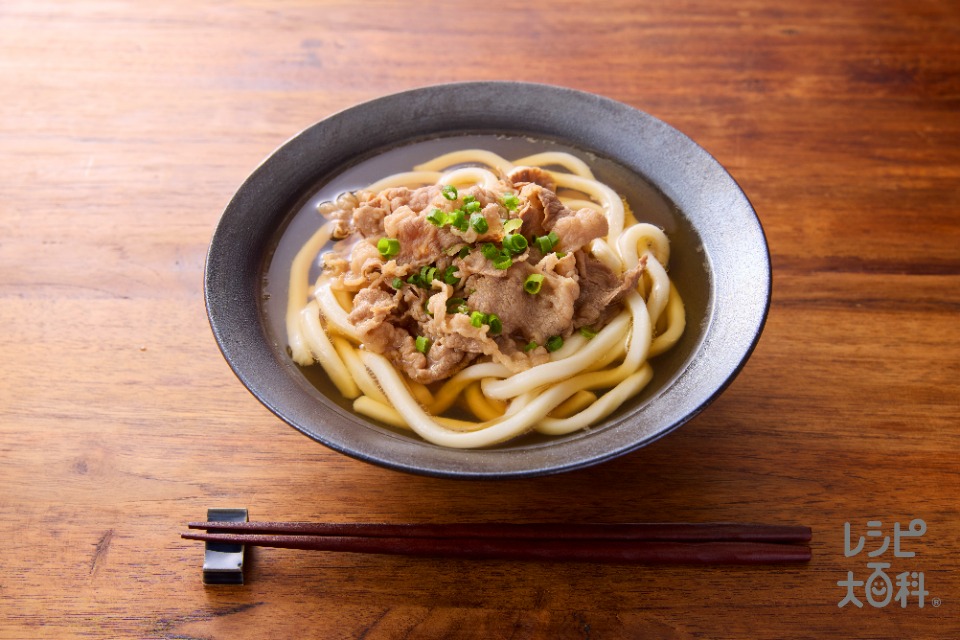 牛肉だし香る肉すいうどん(冷凍うどん+牛バラ薄切り肉を使ったレシピ)