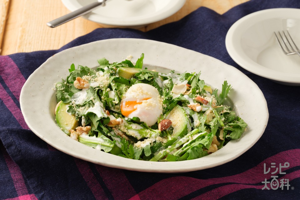 春菊のシーザーサラダ　温玉のせ