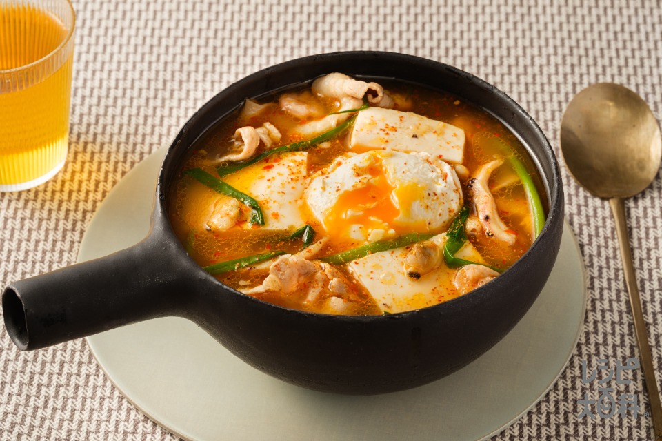 コクうまスンドゥブチゲ(冷凍シーフードミックス+豚バラ薄切り肉を使ったレシピ)