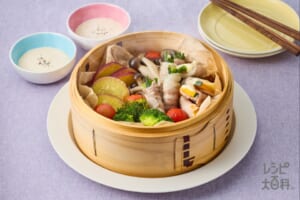 だし香る！肉巻きと彩り野菜のせいろ蒸し