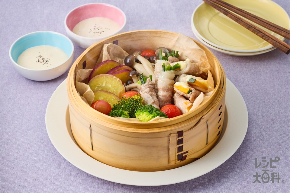 だし香る！肉巻きと彩り野菜のせいろ蒸し(豚バラ薄切り肉+「ほんだし」を使ったレシピ)