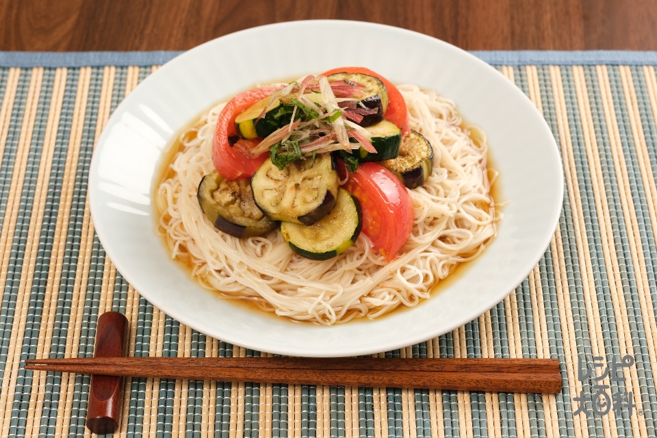 ジュワッとだしの焼き夏野菜そうめん(そうめん+トマトを使ったレシピ)
