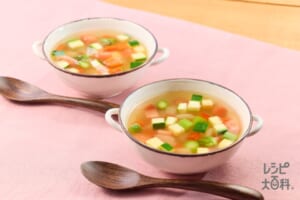 夏野菜のガーリックコンソメスープ