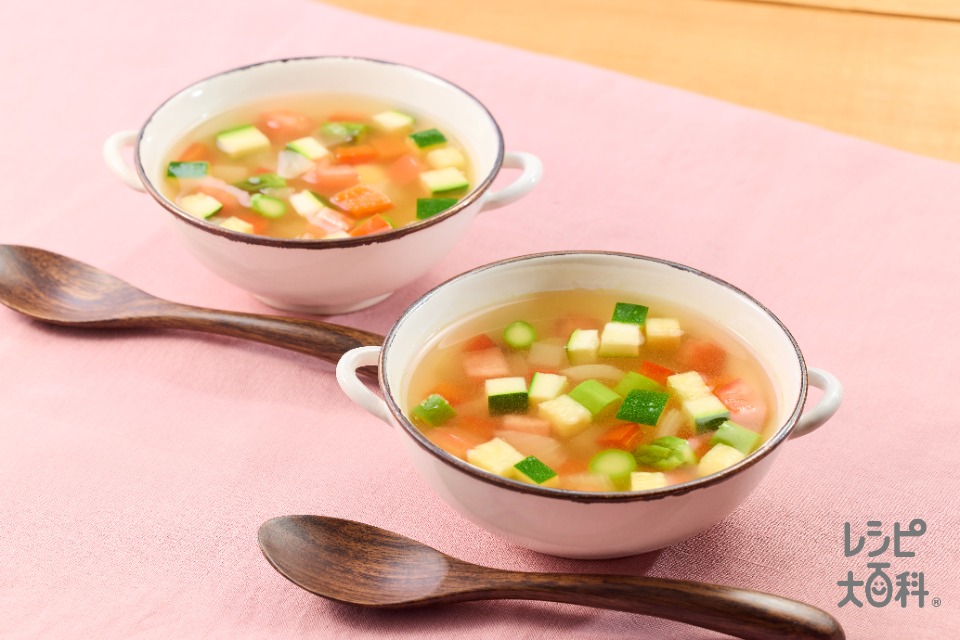 夏野菜のガーリックコンソメスープ(トマト+ズッキーニを使ったレシピ)