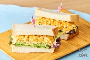 白髪ねぎが決め手！中華たまごサンド