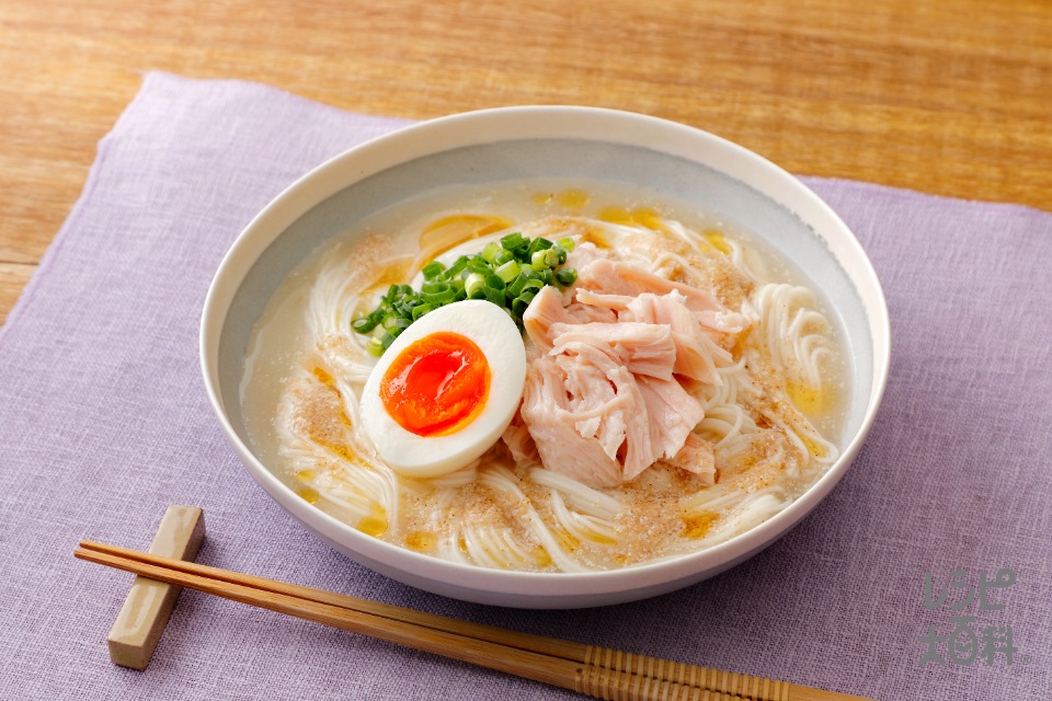 冷やしごま白湯そうめん(そうめん+サラダチキン風鶏ハムを使ったレシピ)
