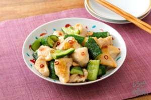 鶏むねときゅうりの鶏白湯炒め