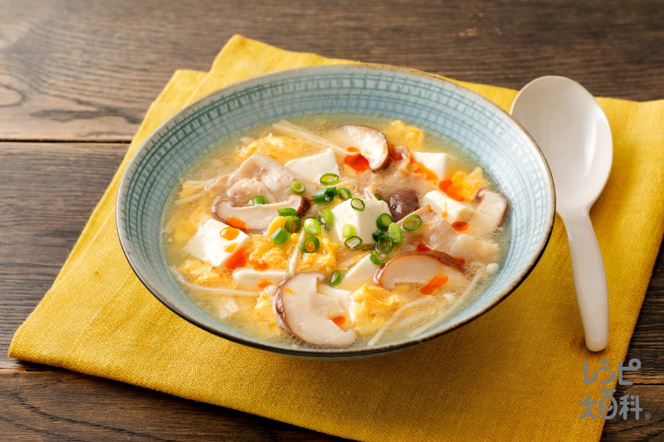 豚ときのこの酸辣白湯(豚バラ薄切り肉+絹ごし豆腐を使ったレシピ)