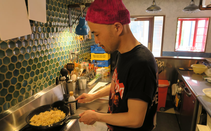 料理勉強家のヤスナリオさん。